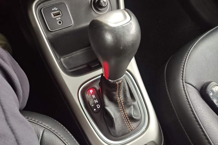 Used Jeep Compass 2017 200T Automatic Family Edition Gear Lever