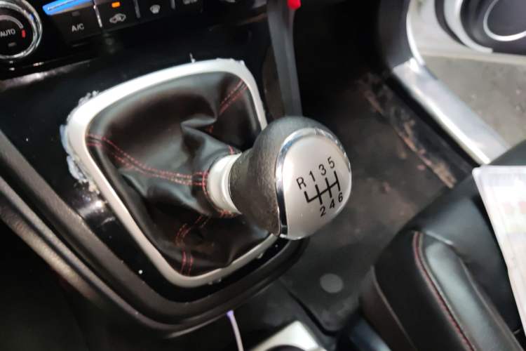 Used Haval H6 2013 Upgraded Model 1.5T Manual Two-Wheel Drive Elite Version
