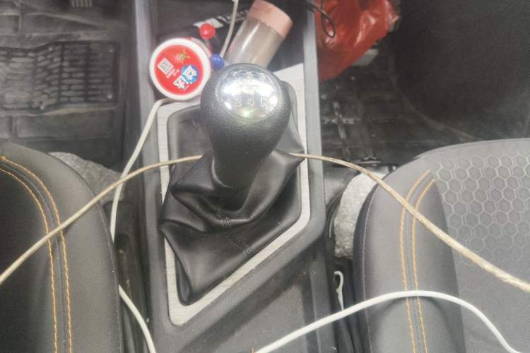 Used CHANGAN KAICHENG Ruixing M60 2023 1.5L GDI Elite-Class Passenger Vehicle 6/7 Seats Gear Lever