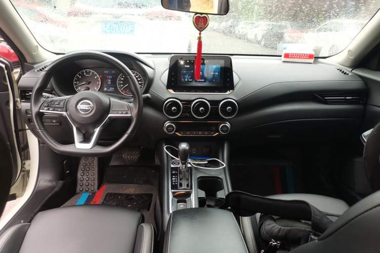 Used Nissan Sylphy 2022 1.6L XL CVT Enjoyment Edition Center Console