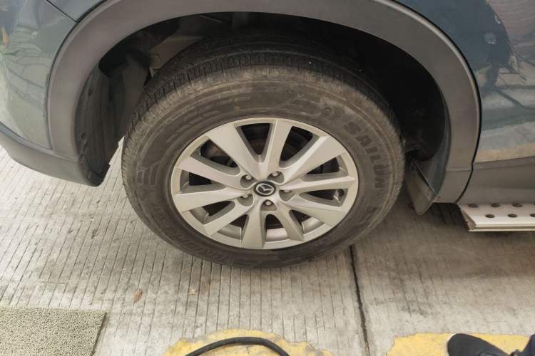 Used Mazda CX-5 2015 2.0L Automatic Two-Wheel Drive Urban Version Exterior 5