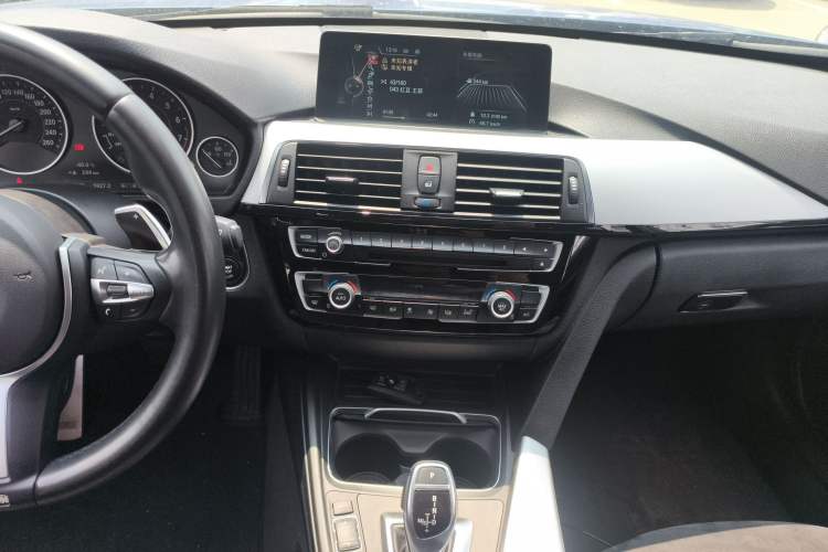 Used BMW 3 Series 2016 320i M Sport Audio And AC Panel