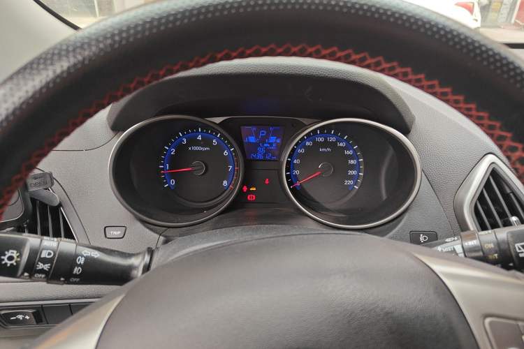 Used Hyundai ix35 2013 2.0L Automatic Two-Wheel Drive Smart GLS China IV Standard
