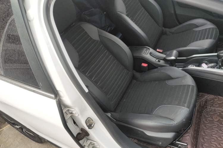 Used Peugeot 2008 2018 230THP Automatic Luxury Edition Right Front Seat