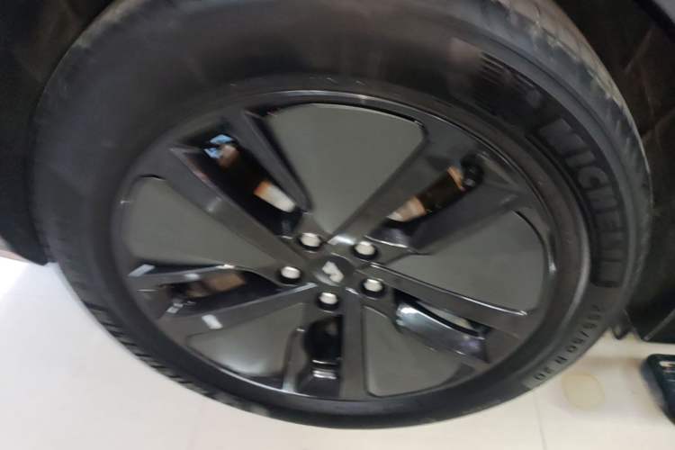 Used Li Auto L8 2024 Pro Model Right Rear Wheel Hub