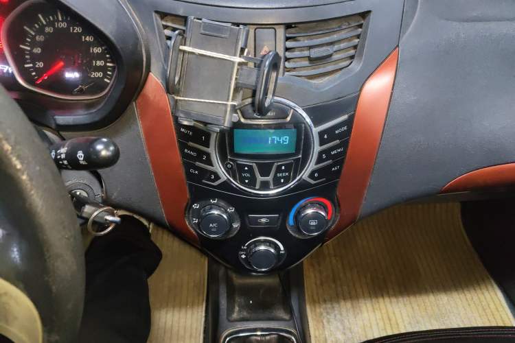 Used FAW Xiali N7 2013 1.3L Manual Luxury Model Audio And AC Panel