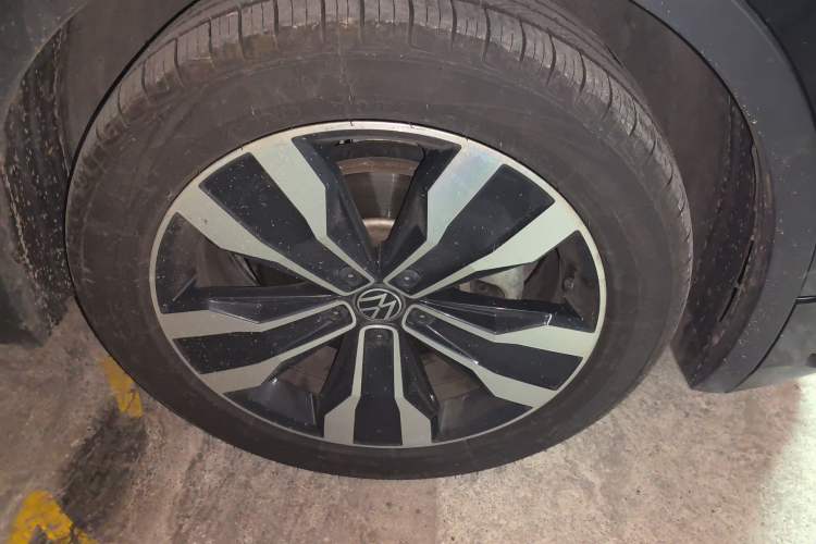 Used Volkswagen Tiguan L 2024 330TSI Automatic Two-Wheel Drive R-Line Enhanced Edition Right Front Wheel Hub