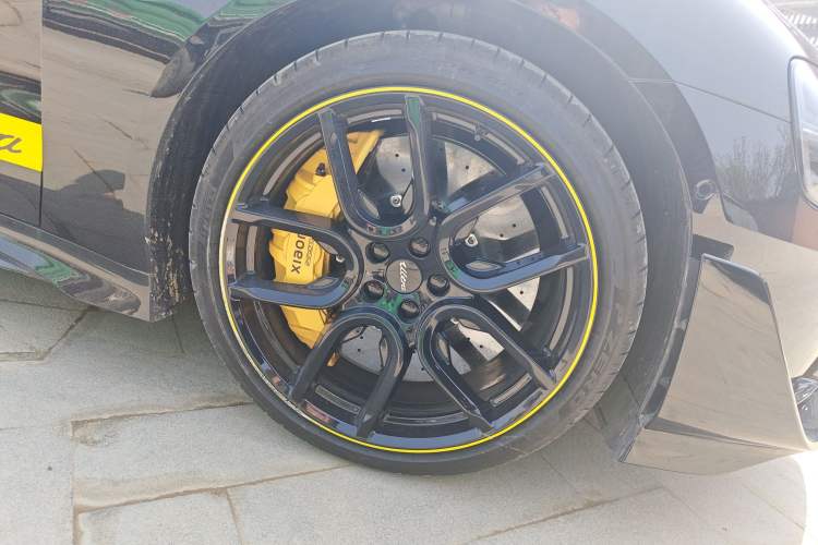 Used Xiaomi Auto SU7 Ultra 2025 Ultra Model Right Front Wheel Hub