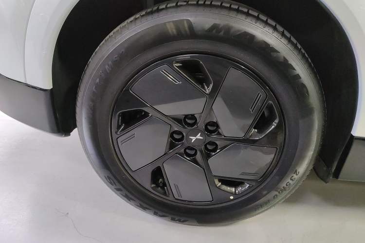 Used XPeng G6 2025 625 Long-Range Max Flagship Edition Right Rear Wheel Hub