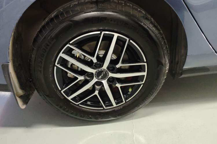 Used BYD Seal 05 DM-i 2025 DM-i Smart Drive 55KM Prestige Model Right Rear Wheel Hub