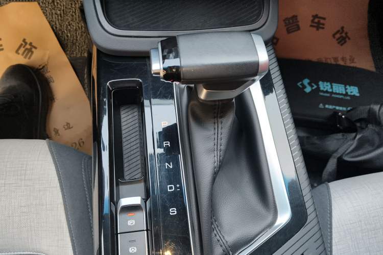 Used Baojun RM-5 2019 1.5T CVT 24-Hour Online Luxury Version 6 Seats Gear Lever