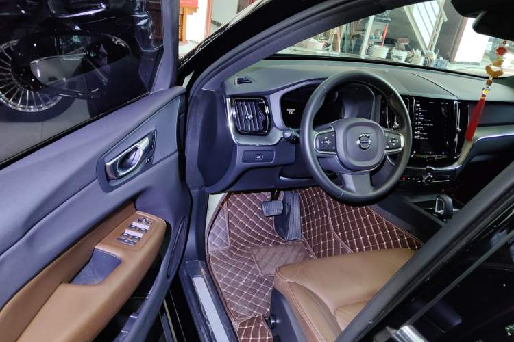 Used Volvo XC60 2023 B5 4x4 Smart Luxury Edition
