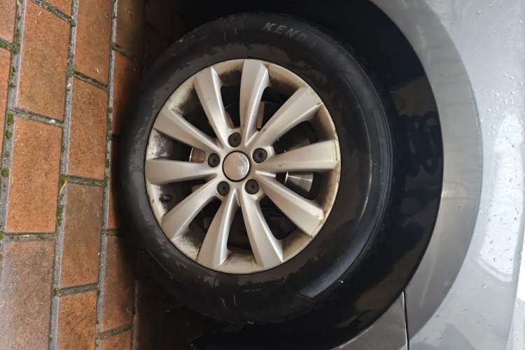 Used Volkswagen Passat 2011 1.8 TSI DSG Prestige Edition Right Front Wheel Hub