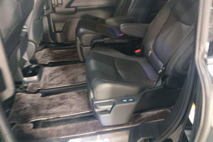 Used Toyota SIENNA 2021 2.5L Hybrid Premium Edition