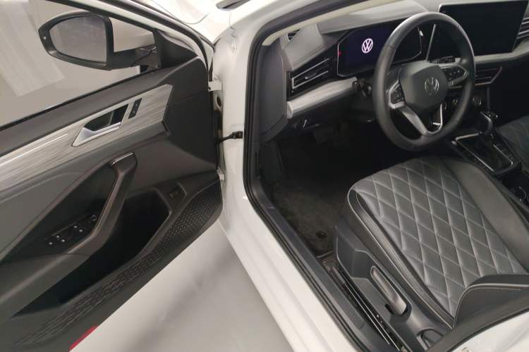 Used Volkswagen Sagitar 2023 300TSI DSG Excellence Edition
