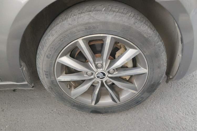 Used Skoda Octavia 2017 1.6L Automatic Chuanxing Edition Right Front Wheel Hub