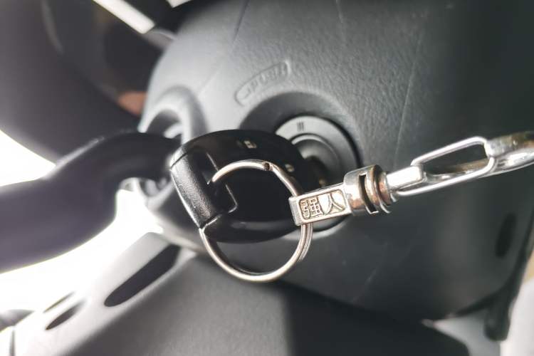 Used Honda CR-V 2010 2.0L automatic two-wheel drive urban version Vehicle Key