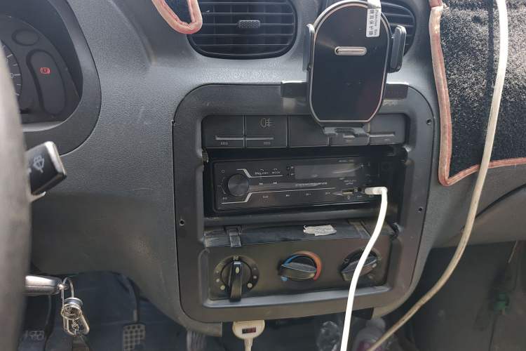 Used Wuling Zhiguang 2010 1.0L New Version Practical Edition with Short Body Audio And AC Panel