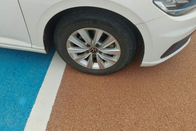 Used Volkswagen Lavida 2022 1.5L Automatic Fashion Edition Right Front Wheel Hub