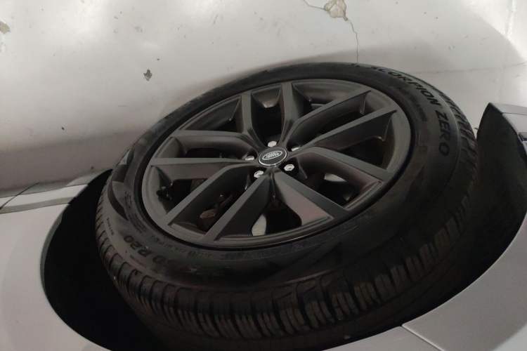 Used Land Rover Range Velar 2024 Dynamic SE Exterior 4