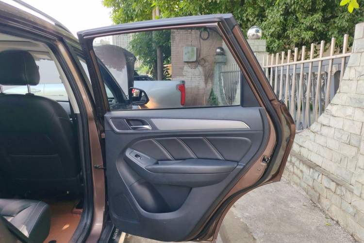Used Roewe RX5 2018 20T Two-Wheel Drive Automatic Flagship Edition
