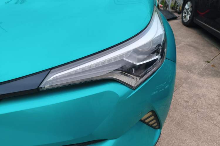 Used Toyota C-HR 2018 2.0L Luxury Sunroof Version China VI Standard