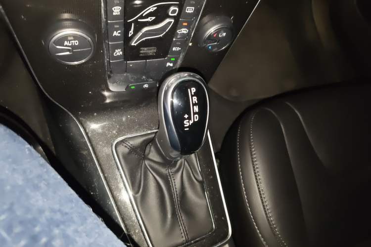 Used Volvo V40 2019 T3 Zhiyi Edition
