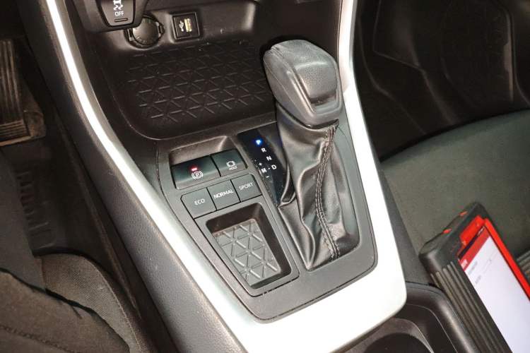 Used Toyota Wildlander 2024 2.0L CVT Two-Wheel Drive Leading Edition