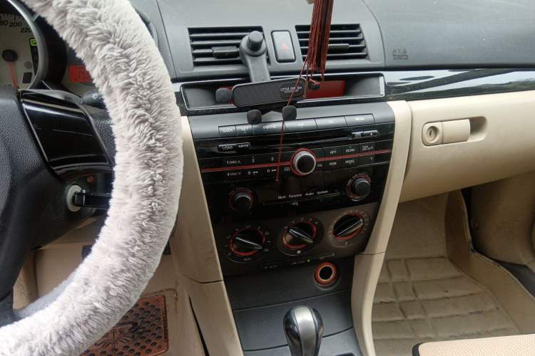 Used Mazda 3 2010 1.6L Automatic Classic Elite Edition Audio And AC Panel