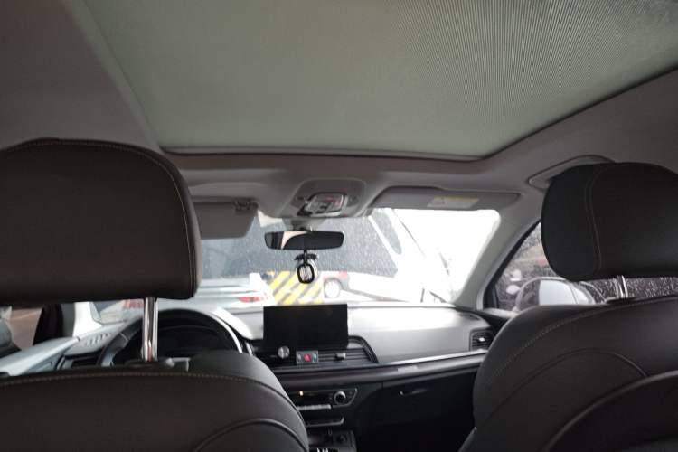 Used Audi Q5L 2022 40T Luxury Dynamic Model Headliner