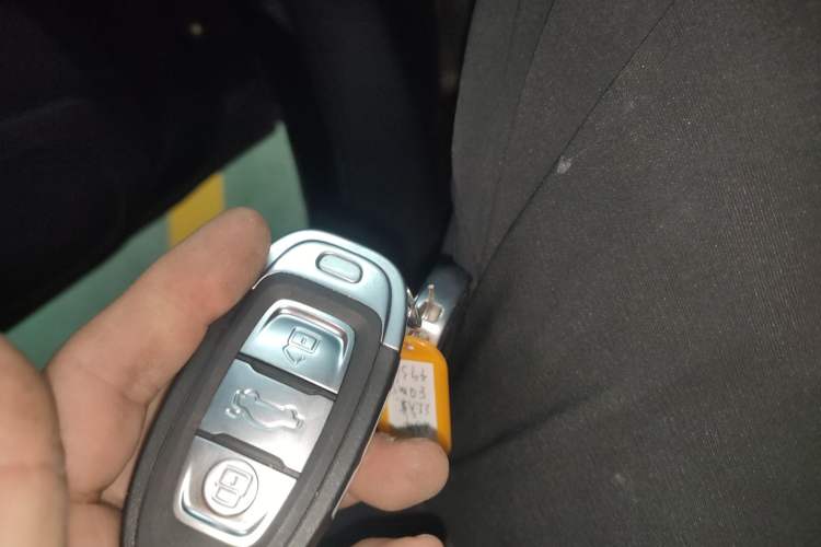 Used Hongqi E-QM5 2022 431 km Charge & Enjoy Edition
