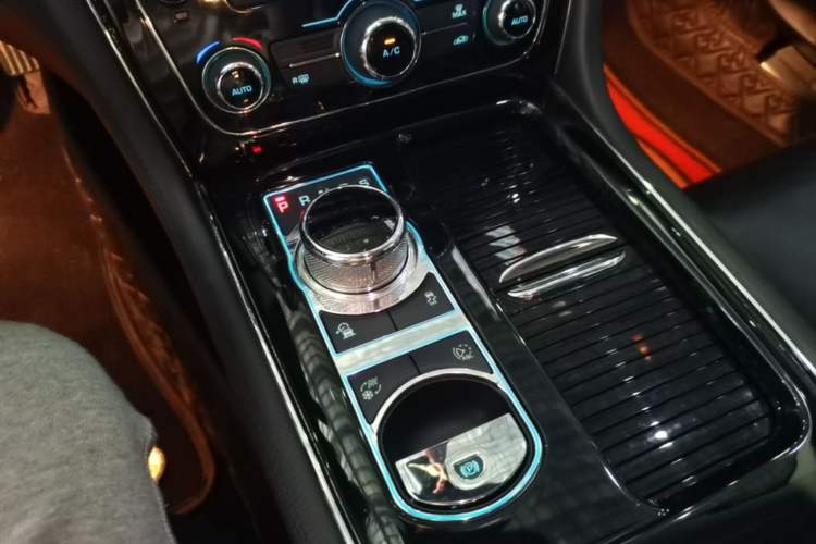 Used Jaguar XJ 2016 XJL 2.0T Two-Wheel-Drive Elegant Business Edition
