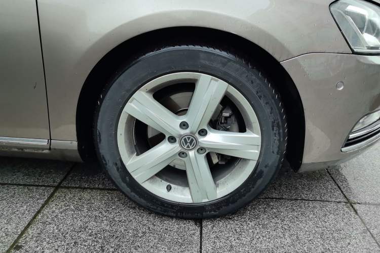 Used Volkswagen Magotan 2015 2.0 TSI Prestige Model Right Front Wheel Hub