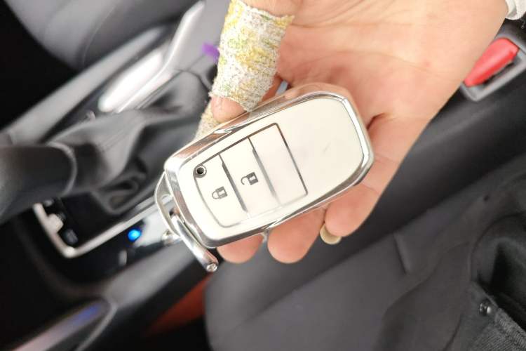 Used Toyota Corolla Cross 2024 2.0L Smart Electric Hybrid Dual-Engine Elite Edition Vehicle Key