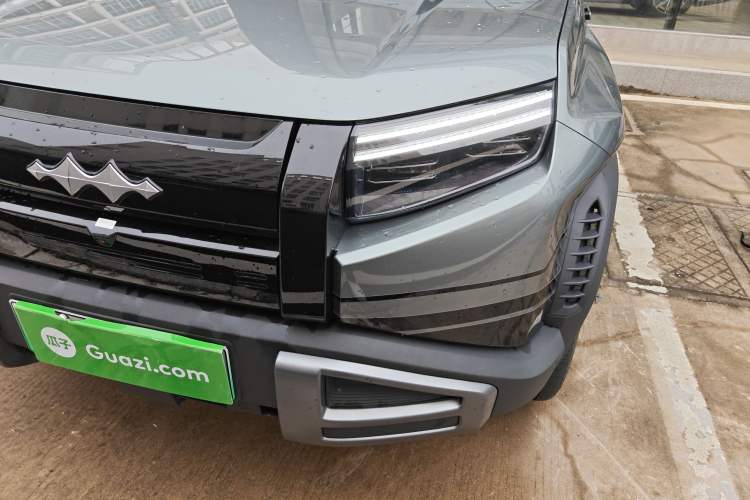 Used Formula Leopard Titanium 3 2025 501KM All-Wheel Drive Intelligent Driving Ultra Version Left Front Headlight