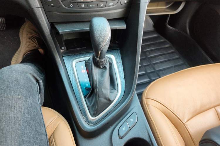 Used Buick Excelle GX 2018 18T Automatic Flagship Model Gear Lever