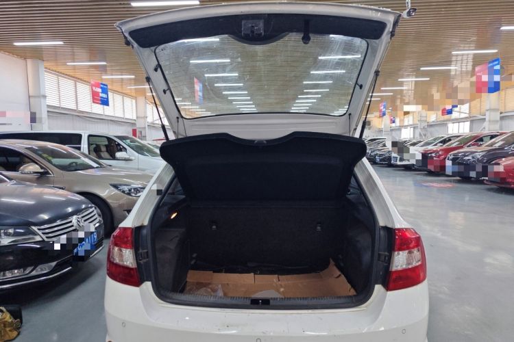 Used Skoda Rapid Spaceback 2014 1.6L Automatic Enjoyment Edition Trunk