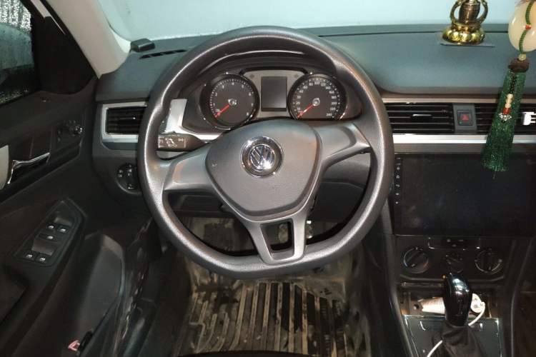 Used Volkswagen C-TREK 2018 1.5L Automatic Fashion Model Steering Wheel