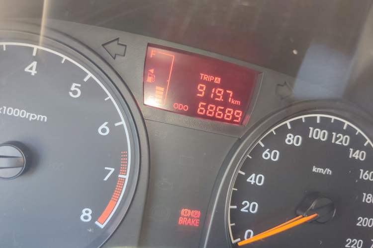 Used Hyundai Verna (older generation) 2010 Sedan 1.4L Manual Comfort GS Odometer Close Up