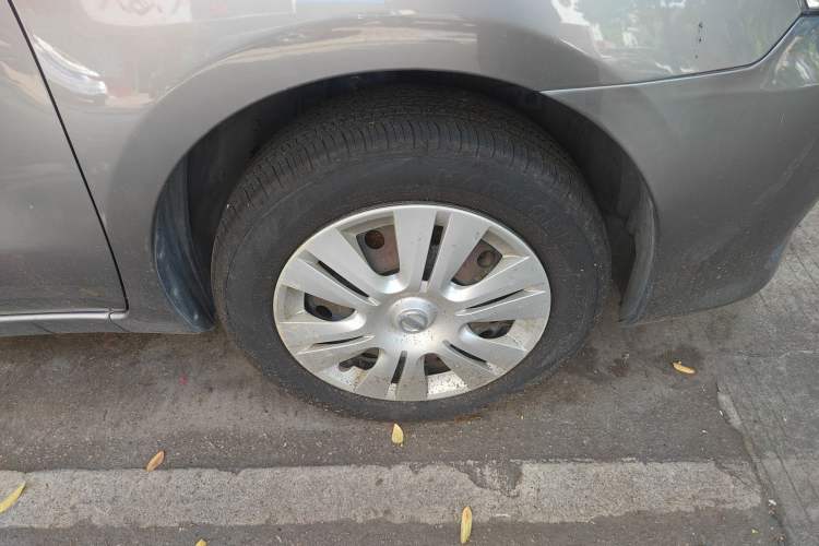 Used Nissan Livina 2013 1.6XE CVT Comfort Edition Right Front Wheel Hub