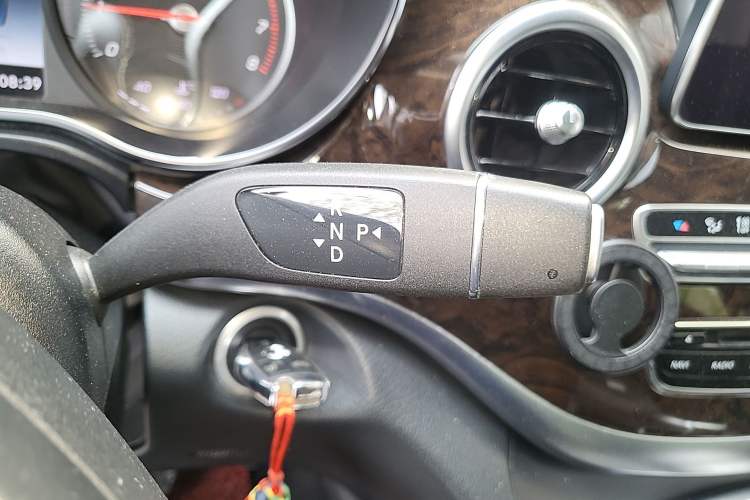 Used Mercedes-Benz V-Class 2018 V 260 L Prestige Extended Version China VI Gear Lever