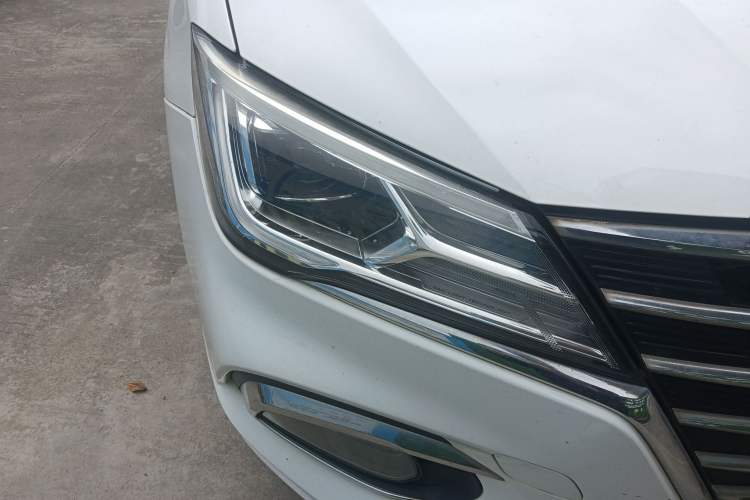Used Roewe i5 2020 1.5L Automatic 4G Connect Luxury Flagship Edition
