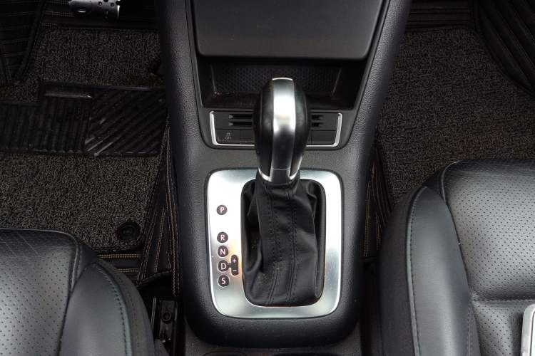 Used Volkswagen Tiguan 2013 1.8TSI Automatic Two-Wheel Drive Luxury Model Gear Lever