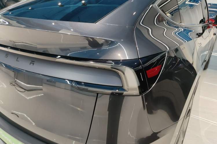 Used Tesla Model Y 2025 Rear-Wheel-Drive Version Exterior 3