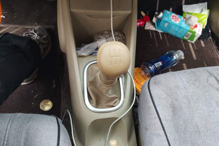 Used Venucia D50 2013 1.6L Manual Fashion Edition Gear Lever