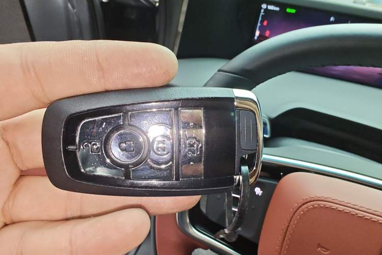 Used Lincoln Nautilus 2025 Model, Facelifted 2.0T Four-Wheel-Drive Zunyi Hybrid Version Vehicle Key