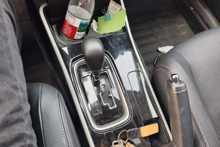 Used Mitsubishi Outlander 2018 2.0L Two-Wheel Drive Glory Edition 5 Seats Gear Lever