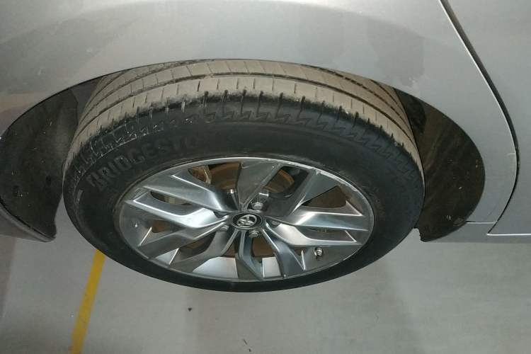 Used Toyota Avalon 2019 Dual-Engine 2.5L Luxury Edition China VI Standard