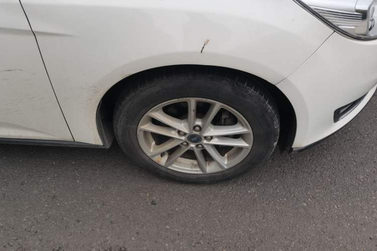 Used Ford Focus 2015 Sedan 1.6L Automatic Trend Model Right Front Wheel Hub