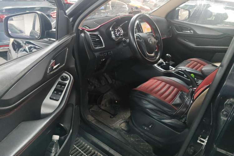 Used Baojun 560 2015 1.8L manual luxury version
